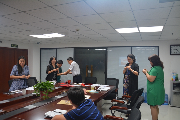 重温入党志愿书活动 图二_副本.jpg